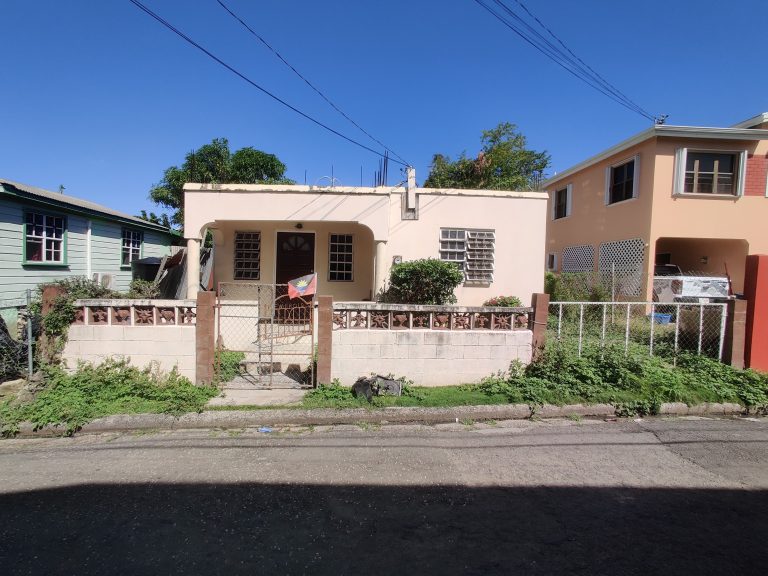 2 BEDROOM, 1 BATHROOM HOUSE IN OVALS