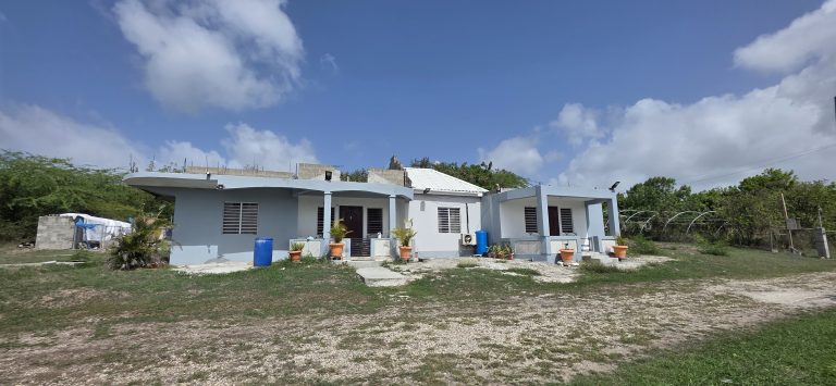 SPACIOUS DUAL-UNIT HOME WITH LAND IN CLAREHALL