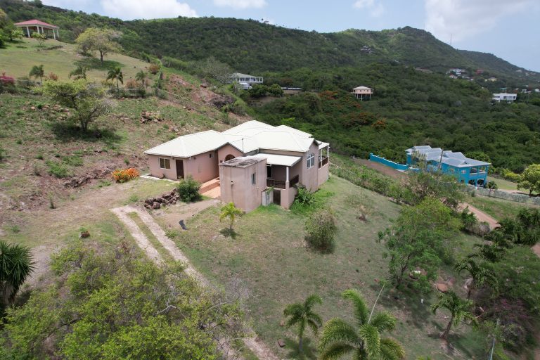 3-BEDROOM, 3.5-BATHROOM HOME WITH OCEAN & HARBOUR VIEWS IN PATTERSON ESTATE